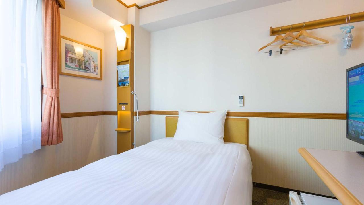 Toyoko Inn Saitama Iwatsuki Ekimae Buitenkant foto